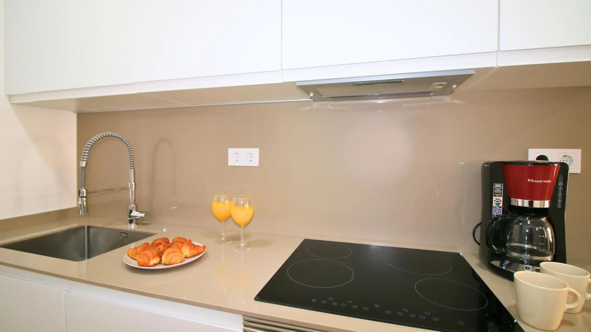 Beautiful Apartment For A Great Season Барселона 0*,